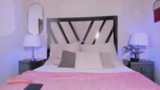 scarlet dh online show from September 19, 2025, 8:02 pm