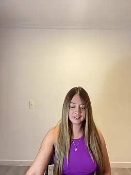 Zara Ross online show from September 22, 2025, 6:58 pm