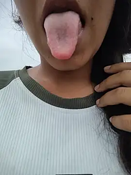 HOTSEXY KAVYA online show from August 5, 2026, 3:33 am