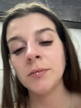 LilyIrons online show from April 26, 2026, 2:47 pm