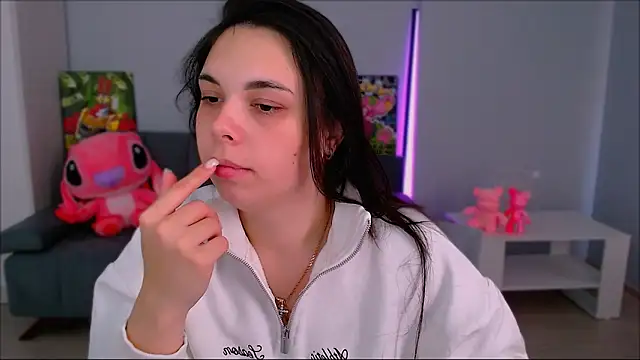 queenofthesense  online show from October 23, 2025, 11:42 am