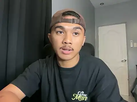 Snapshot of pinoyAdrianneXXX chatting on May 4, 2026, 10:07 am pinoyAdrianneXXX online show from May 4, 2026, 10:07 am