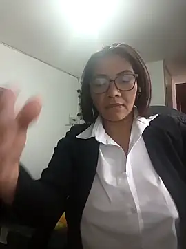 hiilarybrown online show from March 9, 2026, 6:33 pm