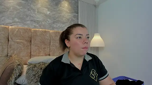 leilapons online show from September 19, 2025, 4:44 pm