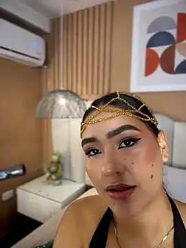 noa moon online show from June 5, 2026, 3:44 am
