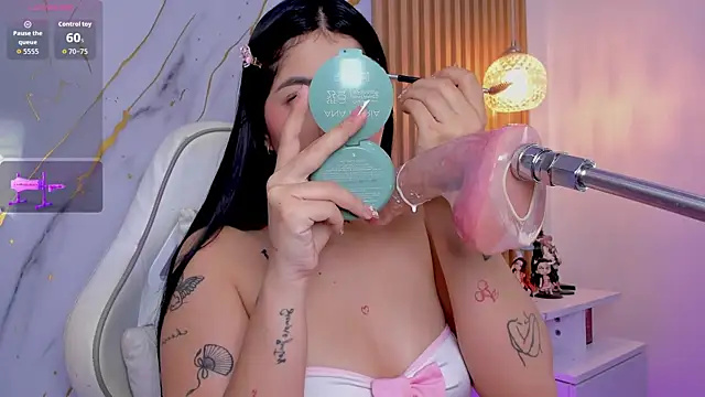 alissaowens  online show from June 9, 2026, 10:27 am