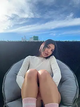 Sasha-Bloom online show from May 4, 2026, 6:33 pm