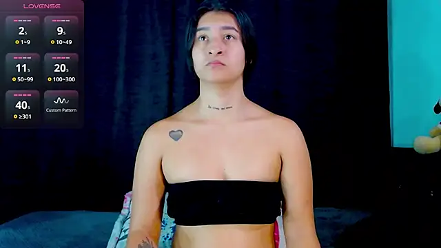 EVAH LEE  online show from November 11, 2025, 3:34 am