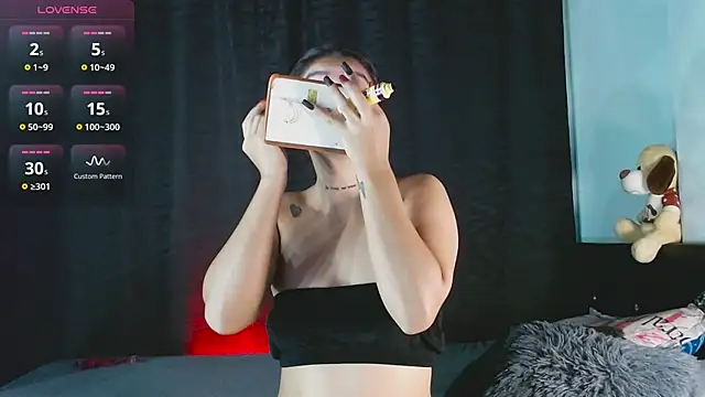 EVAH LEE  online show from November 13, 2025, 3:43 am