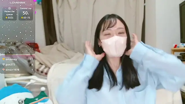 yuu-chan  online show from February 5, 2026, 12:12 pm