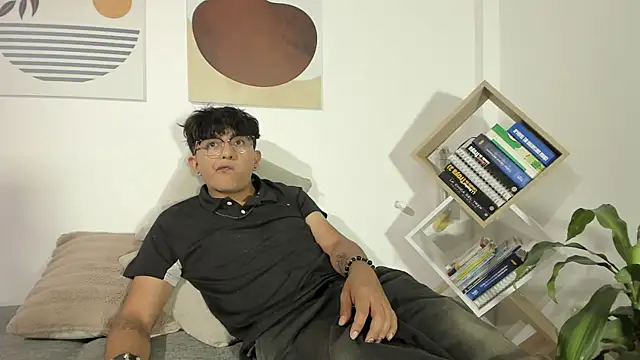 its cristhopher online show from June 3, 2026, 2:23 am