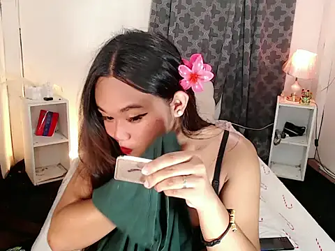 Malia cummer online show from May 14, 2026, 4:53 am