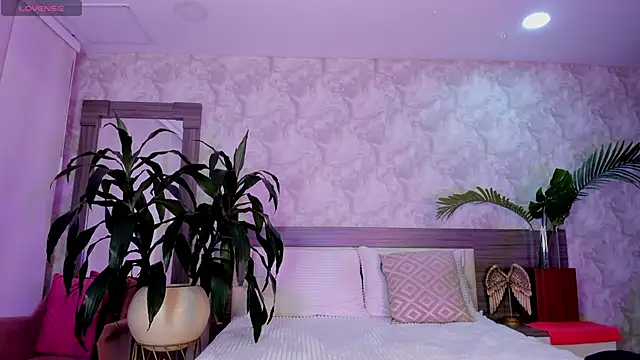 Alaiaguerra online show from June 12, 2026, 8:06 pm
