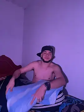 enzo vittale03  online show from February 15, 2026, 5:08 am