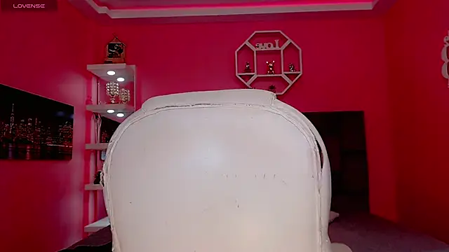 KlhoeGill online show from September 19, 2025, 12:09 pm