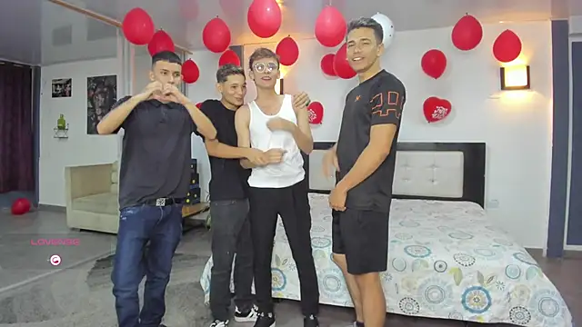 Bisexlifehot   online show from September 21, 2025, 11:10 pm