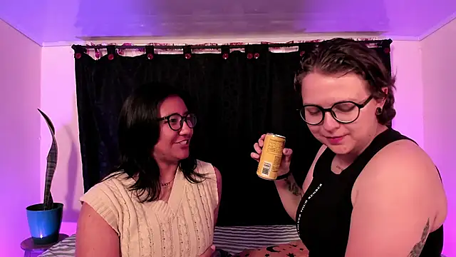 CrazyCakes  online show from March 6, 2026, 10:49 pm