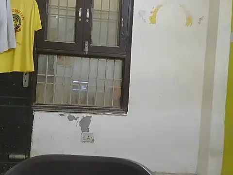 ursdreamperson online show from April 28, 2026, 2:32 pm