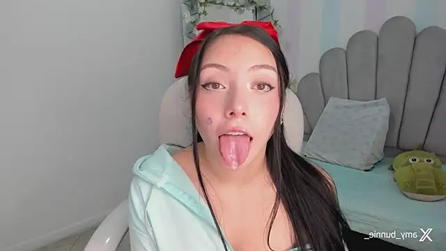 Amy Bunnie 18 online show from August 8, 2026, 11:01 pm