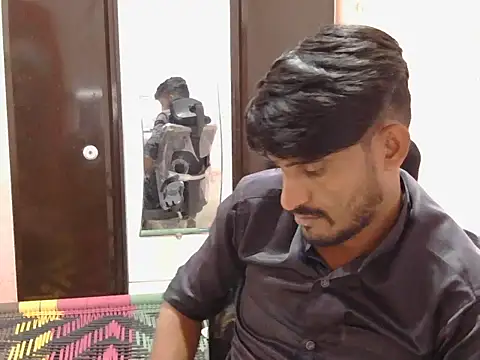 krishjaat43 online show from November 12, 2025, 7:07 pm