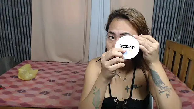 joanpetite online show from October 21, 2025, 1:38 am