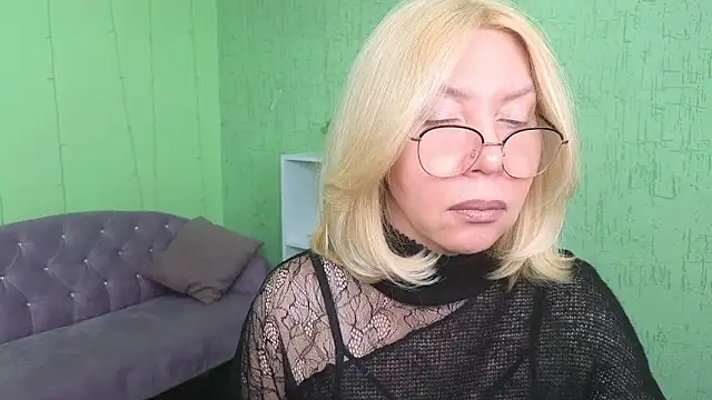 Wendy Waves online show from November 13, 2025, 12:09 pm