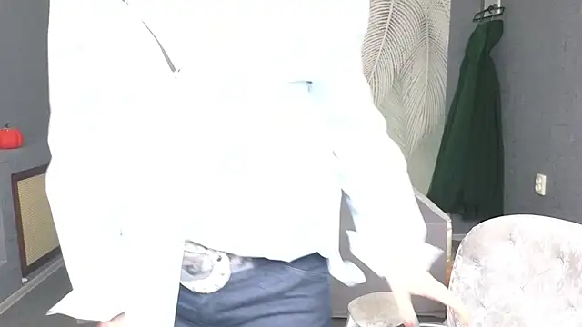 Wendy Waves online show from November 22, 2025, 11:42 am