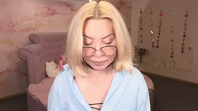 Wendy Waves online show from October 19, 2025, 10:51 am