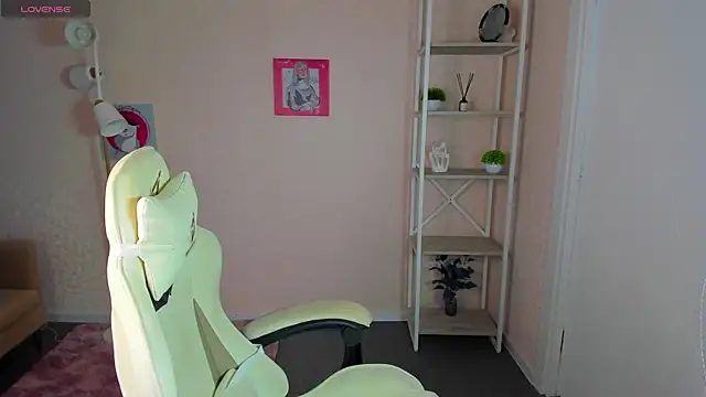 Lori Blossom online show from September 30, 2025, 8:20 am