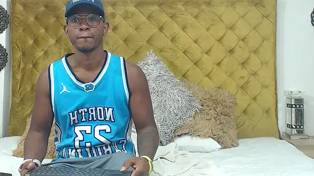 AndyCalifornia1 online show from December 4, 2025, 12:37 pm