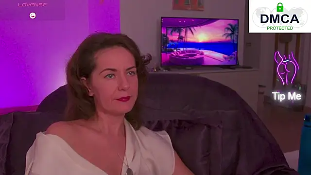 Witch in Silk online show from September 18, 2025, 6:22 pm