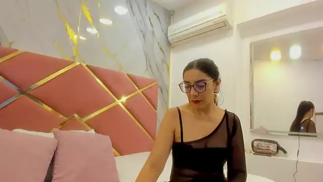 julianaa 31 online show from September 30, 2025, 12:55 pm