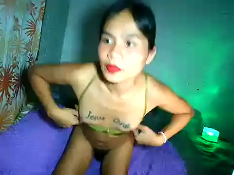 zoeytransph online show from October 22, 2025, 11:31 am