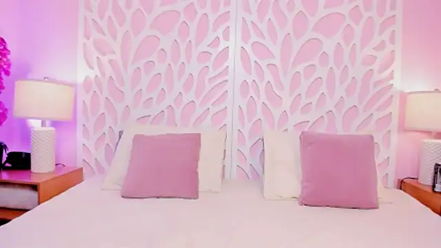 Emmadancer online show from February 4, 2026, 7:42 pm