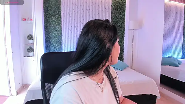 sofiacaramel online show from December 2, 2025, 4:19 pm