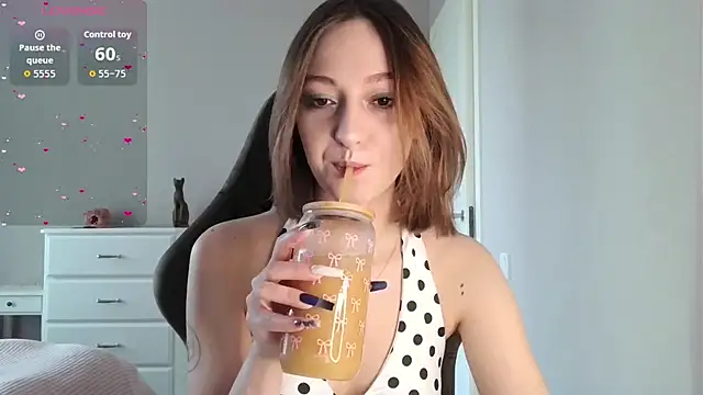 white liillyy online show from June 12, 2026, 12:03 pm