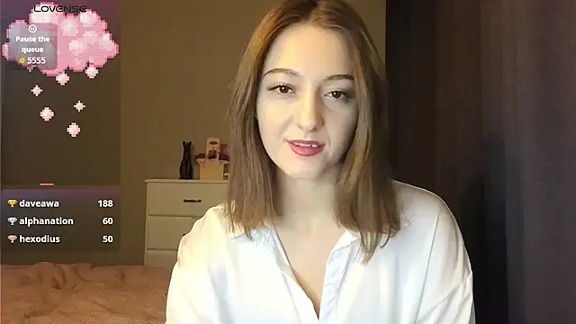 white liillyy online show from December 15, 2025, 10:15 pm