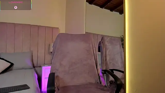 Mia mtnz02 online show from September 10, 2025, 4:50 pm