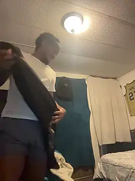 Snapshot of tyrek5051 chatting on December 4, 2025, 1:32 pm tyrek5051 online show from December 4, 2025, 1:32 pm