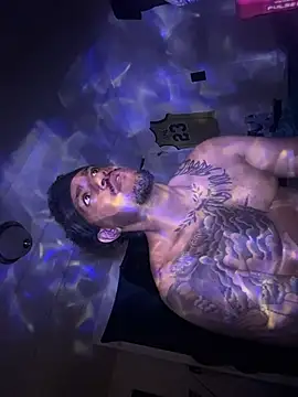 Snapshot of tyrek5051 chatting on December 3, 2025, 2:27 pm tyrek5051 online show from December 3, 2025, 2:27 pm