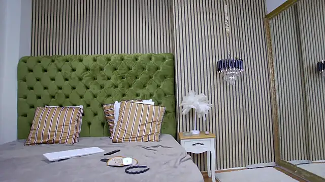 LunaHart online show from October 22, 2025, 6:51 pm