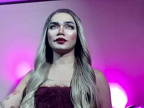 hugecockbabe online show from June 27, 2026, 11:22 pm