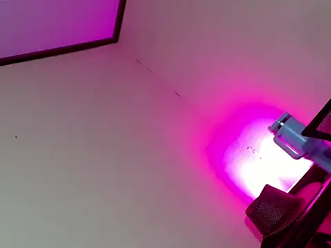 hugecockbabe online show from June 10, 2026, 6:53 pm
