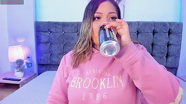 isabella horney  online show from September 25, 2025, 7:31 pm