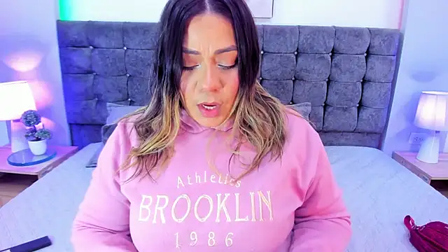 isabella horney  online show from December 21, 2025, 7:37 pm