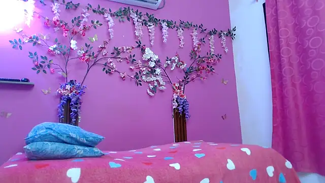 skinnybarbie022 online show from June 12, 2026, 12:19 am
