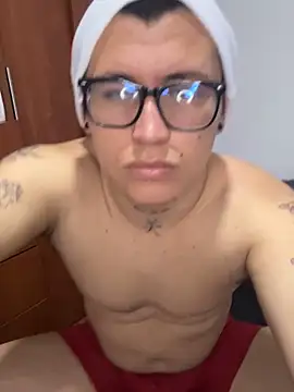 Kurtxxx22 online show from November 3, 2025, 8:23 pm