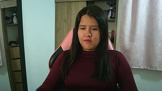 Oliviawatson1 online show from May 4, 2026, 12:08 pm