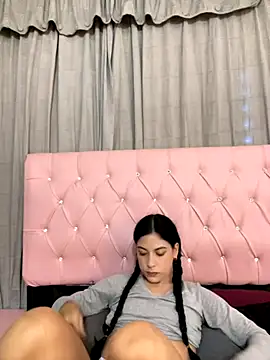 samanthadeluxe1 online show from October 10, 2025, 7:04 pm