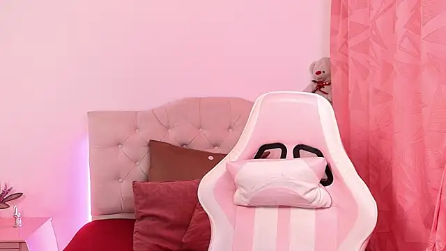 lailahdark online show from October 4, 2025, 3:52 am